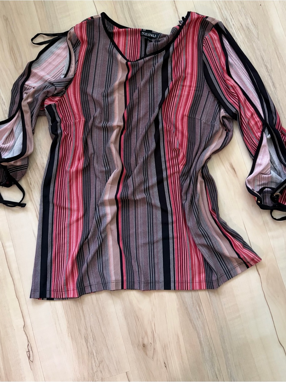 Roz & Ali Women’s M Striped Split Sleeve Tie Cuff Blouse Y2K Inspired